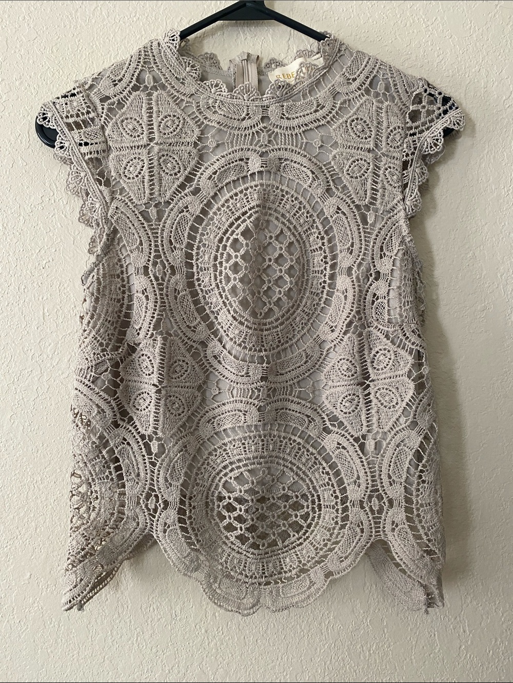 REBELLION AGAIN Sleeveless Crochet Lace Blouse in Light Gray - Picture 2 of 12